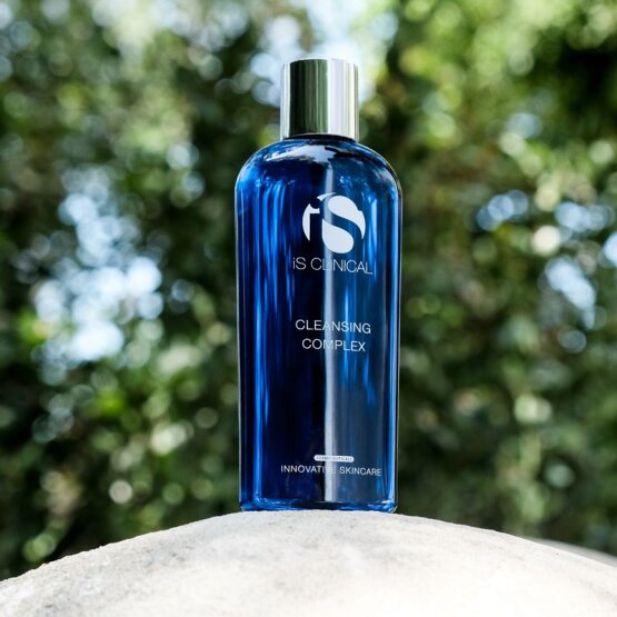 iS CLINICAL Cleansing Complex