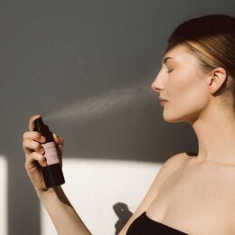 Vinoble Cosmetics damask rose hydrosol
